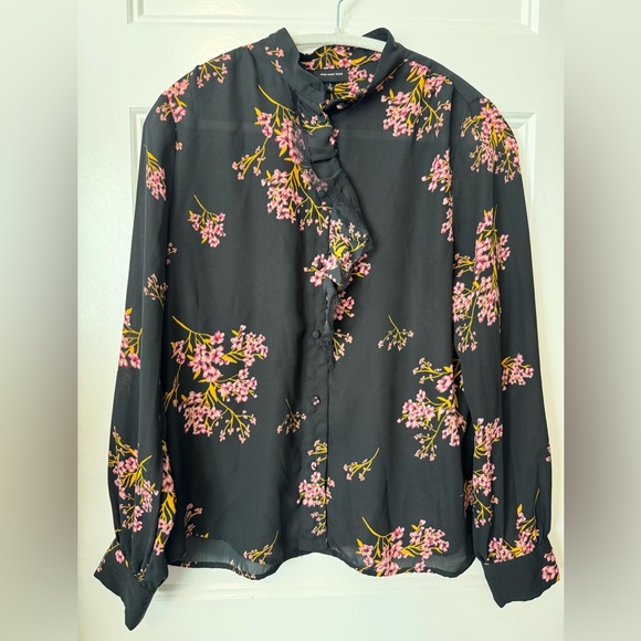 Who What Wear Black Floral Ruffle Long Sleeve Button Up Blouse Size Small - Picture 1 of 11